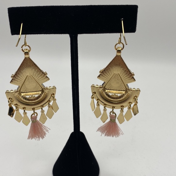 Beautiful set of earrings to go with any outfit - Picture 3 of 3